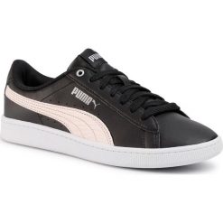 Sneakersy PUMA - Vikky v2 ZB 371110 01 Black/Rosewater/Silver/White. Czarne półbuty damskie Puma, bez wzorów, ze skóry ekologicznej, bez obcasa, bez zapięcia. W wyprzedaży za 169,99 zł.