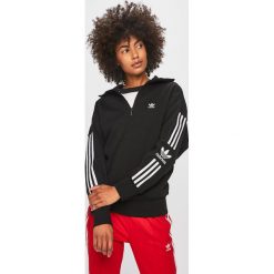 Adidas Originals - Bluza. Czarne bluzy damskie adidas Originals, bez wzorów, z elastanu, z krótkim rękawem, krótkie, bez kaptura. W wyprzedaży za 219,90 zł.