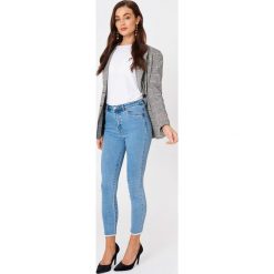 NA-KD Jeansy z wysokim stanem - Blue. Niebieskie spodnie z wysokim stanem marki NA-KD, z jeansu. Za 161,95 zł.