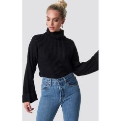 NA-KD Krótki sweter - Black. Czarne golfy damskie NA-KD, z dzianiny, z krótkim rękawem. Za 113,00 zł.