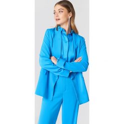 NA-KD Classic Dwurzędowa błyszcząca marynarka - Blue. Niebieskie marynarki i żakiety damskie NA-KD Classic. W wyprzedaży za 101,48 zł.