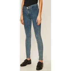 Tommy Hilfiger - Jeansy Como. Niebieskie jeansy damskie TOMMY HILFIGER. W wyprzedaży za 339,90 zł.