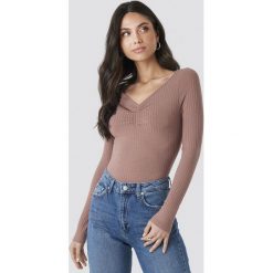 NA-KD Front Ruched Ribbed Top - Pink. Różowe topy damskie NA-KD, bez wzorów, bez kołnierzyka. Za 100,95 zł.