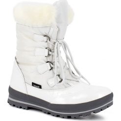 Kozaki zimowe "Victoria" w kolorze białym. Białe kozaki damskie Kimberfeel, na zimę, z materiału, bez obcasa, na sznurówki. W wyprzedaży za 429,95 zł.