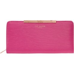 Ted Baker YASMINE MINI BARK ZIP MATINEE Portfel fuchsia. Czerwone portfele damskie marki Ted Baker. Za 439,00 zł.