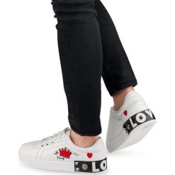 Buty sportowe damskie N/M A-9262 Białe. Białe buty sportowe damskie N/M, bez wzorów, z tworzywa sztucznego, sportowe. Za 86,00 zł.
