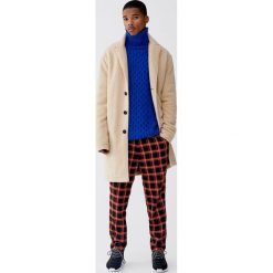Beżowy kardigan ze sztucznego baranka. Brązowe kardigany damskie marki Pull&Bear, m. Za 229,00 zł.