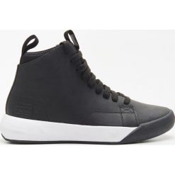 Skórzane sneakersy - Czarny. Czarne sneakersy męskie Cropp, bez zapięcia. Za 229,99 zł.