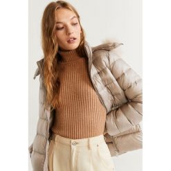 Mango - Kurtka Blandihu. Kurtki damskie Mango, s, bez wzorów, z poliesteru, krótkie, z kapturem. W wyprzedaży za 139,90 zł.