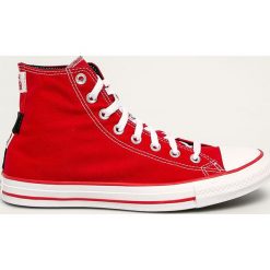 Converse - Trampki. Czerwone trampki męskie Converse, bez wzorów, z gumy, na sznurówki. W wyprzedaży za 279,90 zł.