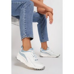 Biało-Niebieskie Skórzane Sneakersy Nesameine. Białe sneakersy damskie Renee. Za 159,99 zł.
