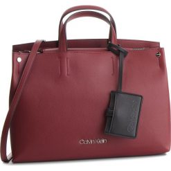 Torebka CALVIN KLEIN - Tack Tote K60K604816 242. Czerwone torebki klasyczne damskie marki Calvin Klein, ze skóry ekologicznej. Za 699,00 zł.