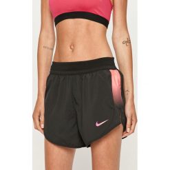 Nike - Szorty. Czarne spodenki sportowe damskie Nike, s, z nadrukiem, z elastanu, sportowe, dri-fit (nike). W wyprzedaży za 149,90 zł.