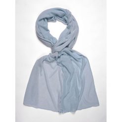 SZALIK DAMSKI. Niebieskie szaliki damskie marki Top Secret, z dzianiny. W wyprzedaży za 19,99 zł.