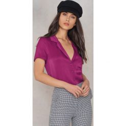 Koszule body: NA-KD Satynowa koszula z krótkim rękawem – Purple