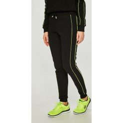 Tally Weijl - Spodnie. Czarne spodnie damskie marki TALLY WEIJL, z bawełny. W wyprzedaży za 69,90 zł.