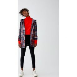 Legginsy z wysokim stanem push up. Spodnie damskie Pull&Bear. Za 79,90 zł.