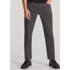 Bawełniane spodnie slim fit - Szary. Szare spodnie męskie Reserved, m, bez wzorów, z bawełny. Za 129,99 zł.