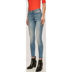 Tommy Jeans - Jeansy. Niebieskie rurki damskie Tommy Jeans, bez wzorów, z elastanu. W wyprzedaży za 289,90 zł.