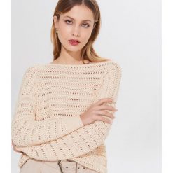 Ażurowy sweter oversize - Kremowy. Białe swetry damskie Mohito, s, bez wzorów, bez rękawów, bez kaptura. W wyprzedaży za 54,99 zł.