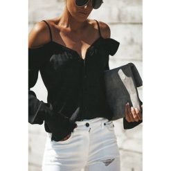 Damska bluzka KEDRA BLACK. Czarne bluzki damskie Damska bluzka KEDRA BLACK, s, bez wzorów, bez kołnierzyka, bez rękawów. W wyprzedaży za 59,00 zł.