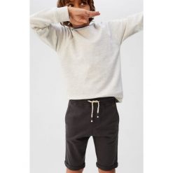 Mango Kids - Szorty Indo5. Szare spodenki chłopięce Mango Kids, bez wzorów, z bawełny, casualowe. Za 45,90 zł.