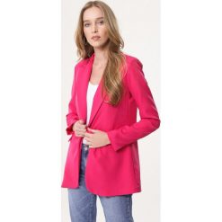 Fuksjowa Marynarka Beautifulness. Różowe marynarki damskie Born2be, s, bez wzorów. Za 119,99 zł.