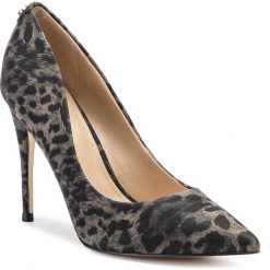 Szpilki GUESS - Okley6 FL7OK6 SUP08 LEOPARD. Szare półbuty damskie Guess, z aplikacjami, ze skóry ekologicznej, bez obcasa, na szpilce, bez zapięcia. W wyprzedaży za 319,00 zł.