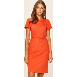 Tommy Hilfiger - Sukienka. Białe sukienki damskie TOMMY HILFIGER, na co dzień, s, bez wzorów, z bawełny, casualowe, z okrągłym kołnierzem, z krótkim rękawem, krótkie, mini, proste. W wyprzedaży za 299,90 zł.
