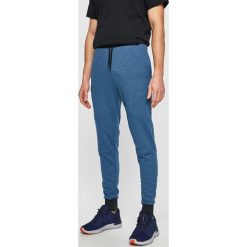 Under Armour - Spodnie. Niebieskie spodnie męskie Under Armour, xxl, bez wzorów, z bawełny, sportowe. W wyprzedaży za 179,90 zł.