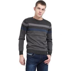 Sweter w kolorze szarym ze wzorem. Szare swetry męskie Backlight, m, w paski, z okrągłym kołnierzem, bez kaptura. W wyprzedaży za 89,95 zł.