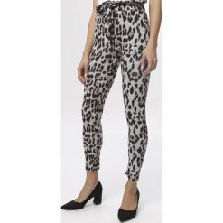 Czarno-Beżowe Legginsy Delmaxie. Czarne legginsy damskie Born2be, xl, w paski, z dzianiny, klasyczne. Za 49,99 zł.