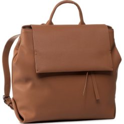 Plecak CLARKS - Cabana Ivy 261480910 Tan. Pomarańczowe plecaki damskie Clarks, bez wzorów, ze skóry ekologicznej, eleganckie. Za 299,00 zł.