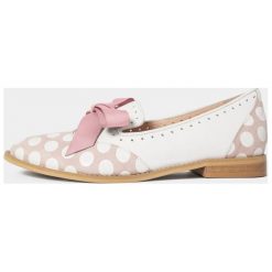 L37 półbuty damskie Mouse World 36 różowy. Różowe półbuty damskie L37, bez wzorów, bez obcasa, bez zapięcia. W wyprzedaży za 299,00 zł.