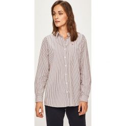 Tommy Jeans - Koszula. Białe bluzki damskie Tommy Jeans, na co dzień, s, bez wzorów, z bawełny, casualowe, bez kołnierzyka, z długim rękawem. W wyprzedaży za 159,90 zł.