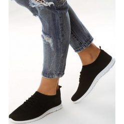 Czarne Trampki Every Place We Go. Czarne buty sportowe damskie marki Born2be, bez wzorów, sportowe. Za 59,99 zł.