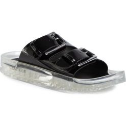 Klapki CALVIN KLEIN - Laguna B4E7931 Black. Czarne klapki damskie Calvin Klein, bez wzorów, ze skóry ekologicznej, bez obcasa. W wyprzedaży za 479,00 zł.