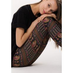 Granatowe Legginsy Total Look. Niebieskie legginsy damskie Born2be, s, z dzianiny, klasyczne. Za 29,99 zł.