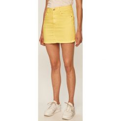 Pepe Jeans - Spódnica jeansowa Dani. Żółte spódniczki damskie Pepe Jeans, na co dzień, s, bez wzorów, z bawełny, casualowe, mini, proste. W wyprzedaży za 179,90 zł.