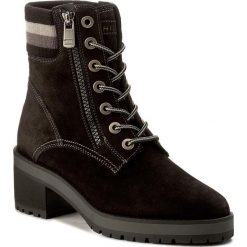 Botki TOMMY HILFIGER - Alicia 1B FW0FW01557 Black 990. Czarne botki damskie na obcasie marki TOMMY HILFIGER, z materiału, na sznurówki. W wyprzedaży za 399,00 zł.