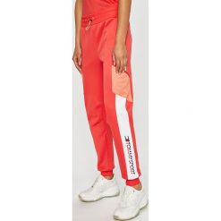 Tommy Sport - Spodnie. Czerwone spodnie damskie Tommy Sport, s, z poliesteru. W wyprzedaży za 319,90 zł.