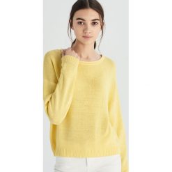 Krótki sweter - Żółty. Żółte swetry klasyczne damskie marki Sinsay, s. Za 49,99 zł.
