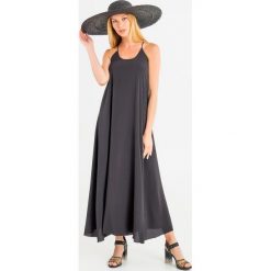 SUKIENKA NARSETE SPORTMAX CODE. Sukienki damskie Sportmax Code, bez wzorów, eleganckie, bez kołnierzyka, bez rękawów. Za 1979,00 zł.
