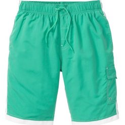 Bermudy plażowe Regular Fit bonprix zielony oceaniczny. Zielone spodenki i szorty męskie bonprix, m, z nadrukiem. Za 54,99 zł.
