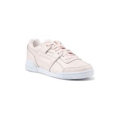 Buty Reebok Sport Buty lifestylowe W/O LO Plus Iridescent CM8951. Różowe buty sportowe damskie Reebok Sport, bez wzorów, bez zapięcia. Za 366,77 zł.