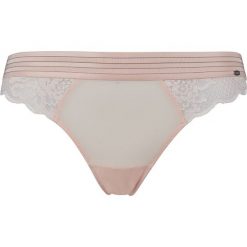 Stringi w kolorze jasnoróżowym. Różowe stringi damskie Skiny Women & Men, w koronkowe wzory, z koronki. W wyprzedaży za 27,95 zł.