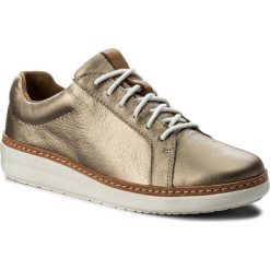 Półbuty CLARKS - Amberlee Rosa 261312294 Gold Metallic. Żółte półbuty damskie skórzane marki Clarks, na płaskiej podeszwie. W wyprzedaży za 309,00 zł.