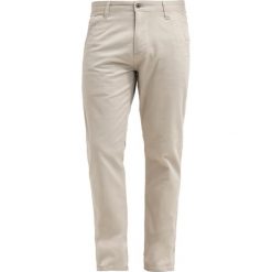 Chinosy męskie: DOCKERS ALPHA Spodnie materiałowe safari beige