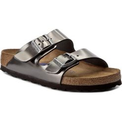 Klapki BIRKENSTOCK - Arizona BS 1000295 Metallic Anthracite. Zielone klapki damskie Birkenstock, bez wzorów, ze skóry, bez obcasa. W wyprzedaży za 279,00 zł.