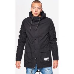 Sportowy płaszcz z kapturem - Czarny. Czarne płaszcze męskie marki Cropp, xl, sportowe, z kapturem. Za 169,99 zł.